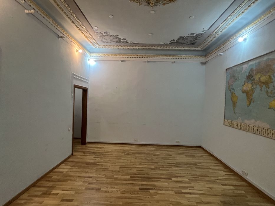 Здам офіс, 1 поверх, фасад, Предславинська 24, метро Палац Україна