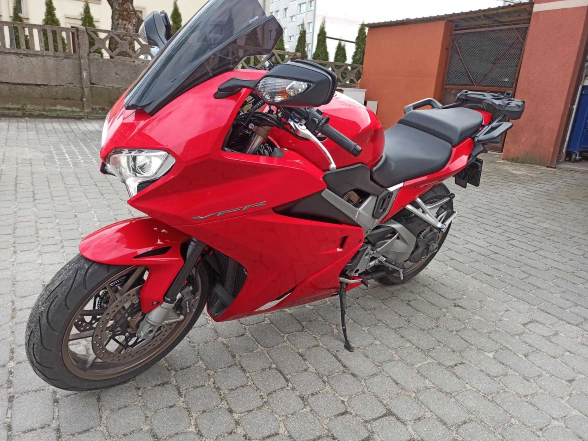 SPRZEDAM Honda VFR800 rok 2014 r. kufry, scottoiler, itd