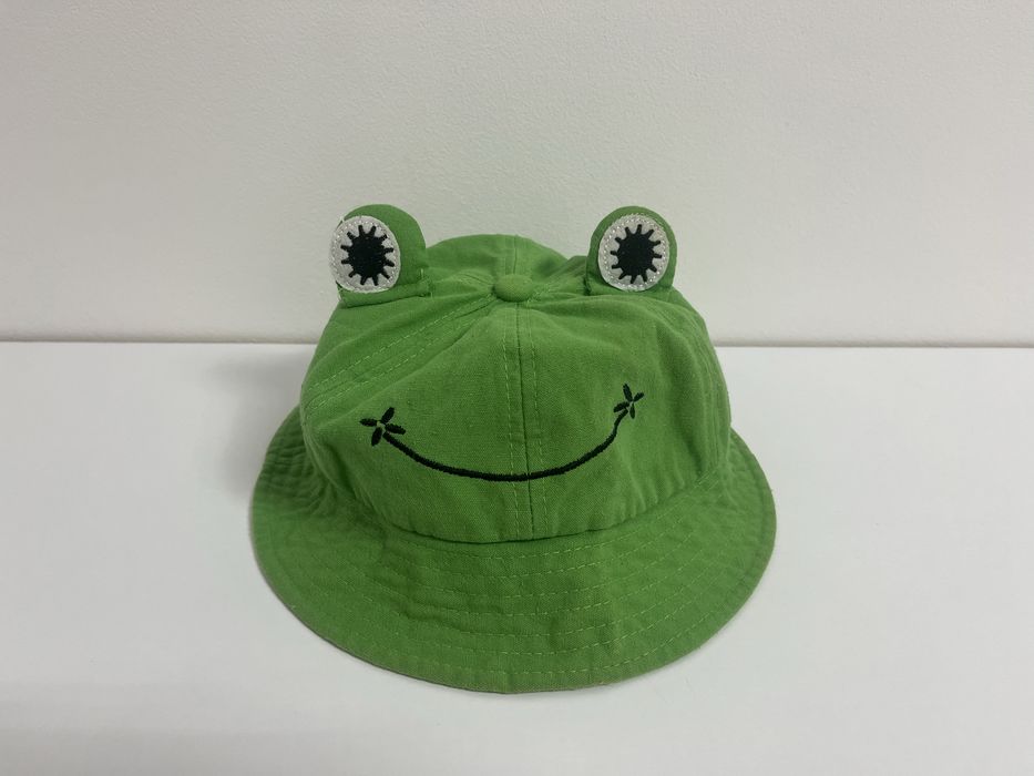Zielona czapka żabka