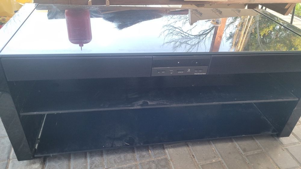 Szafka rtv z głośnikami  w zabudowie