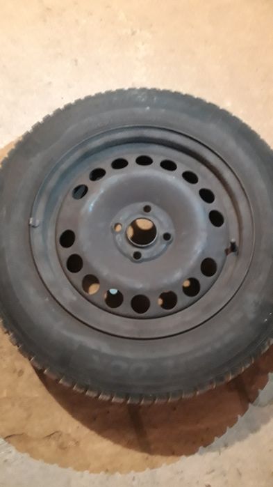 opony zimowe z kołpakami