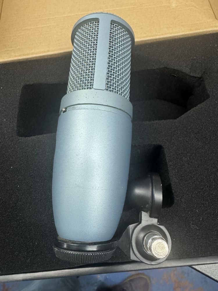 Mcrofone AKG perception 120