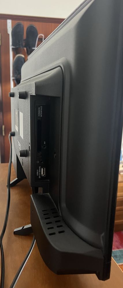 Smart TV KUNFT - 24” LED | HDR10 | Dolby Audio | Netflix & YouTube
