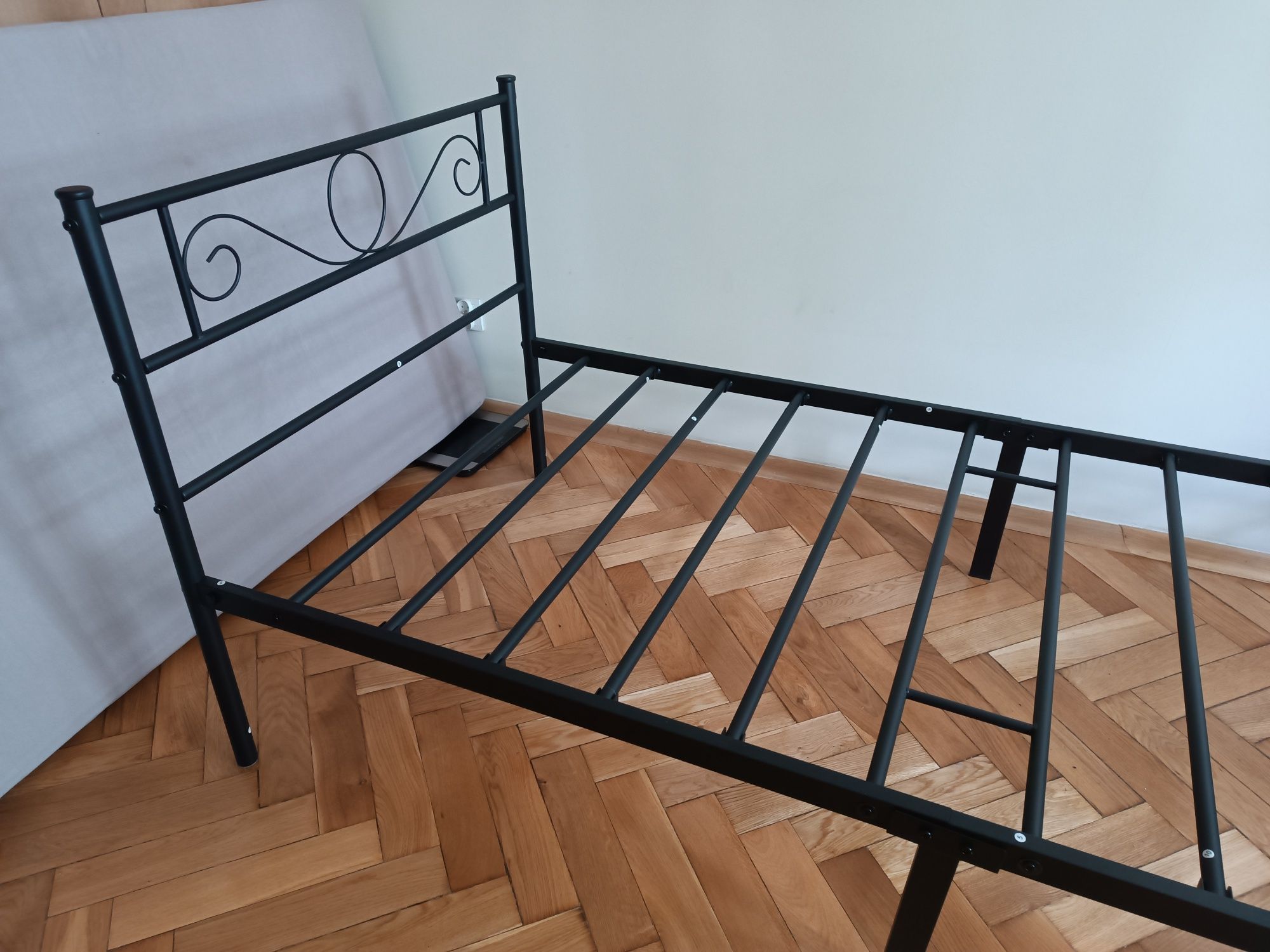 Łóżko metalowe czarne z materacem 90/200
