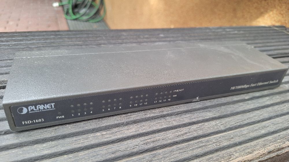 Switch przełącznik sieciowy LAN Planet FSD-1603 16 portów