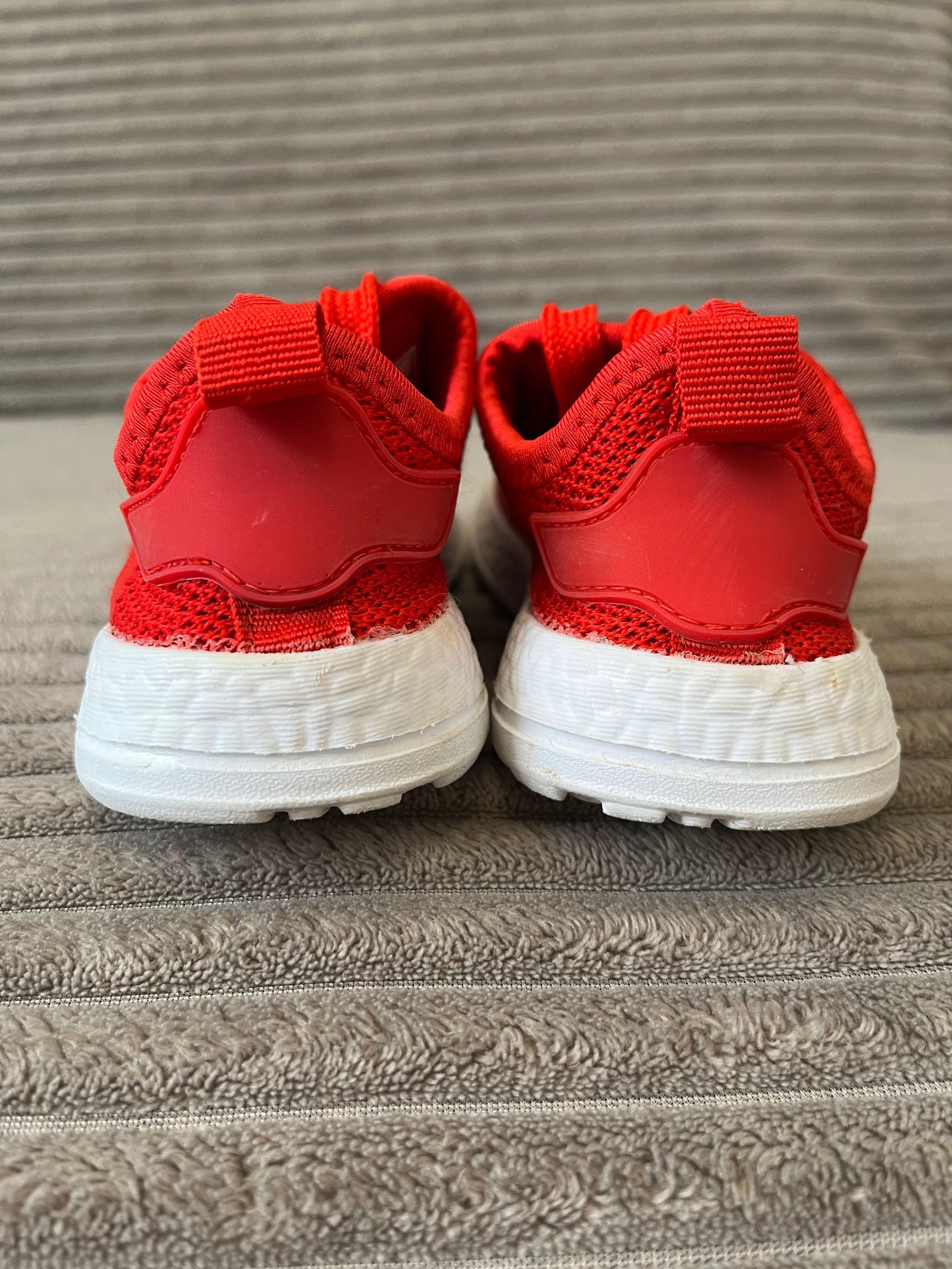 Кросівки червоні 26 розмір