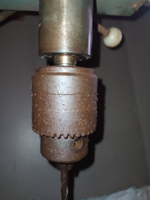 Продаётся сверлильный станок.