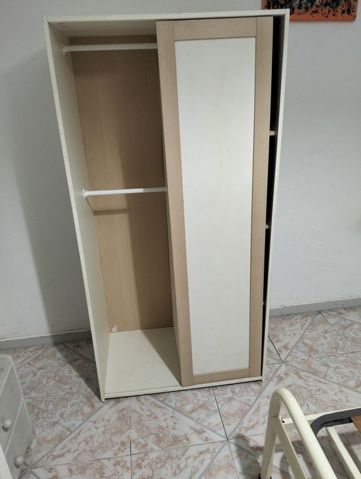 Cómoda com muda fraldas e roupeiro criança IKEA