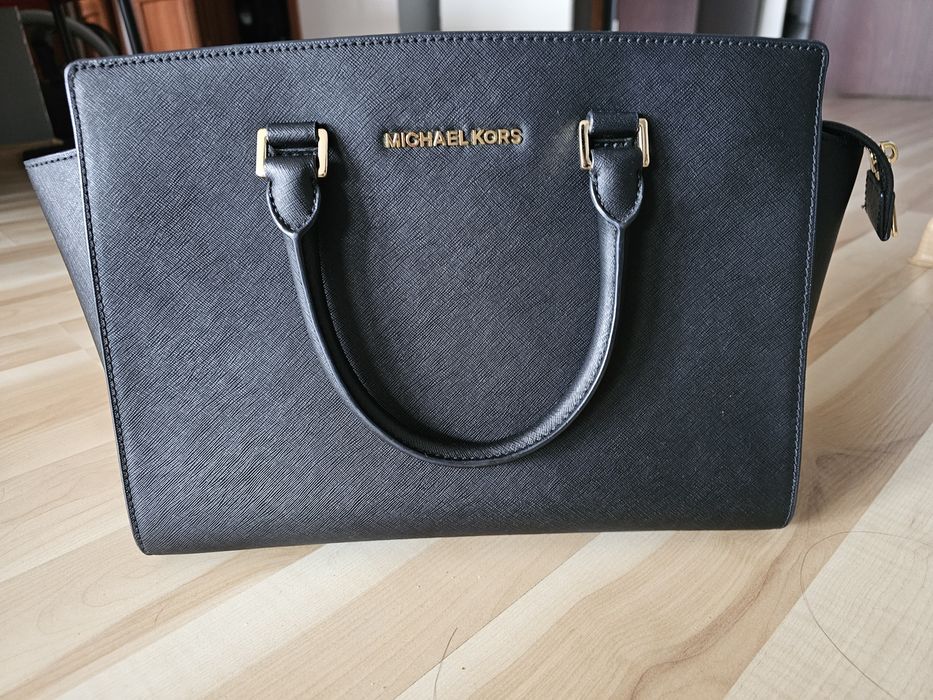 Torebka kuferek Michael Kors