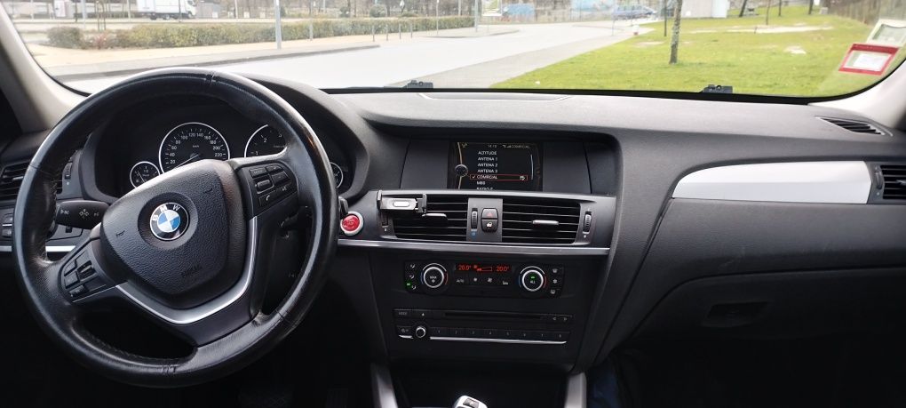 BMW xdrive 2.0 cinza escuro