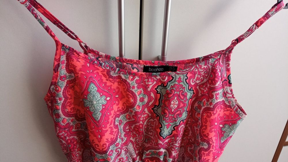 Śliczna sukienka Boohoo