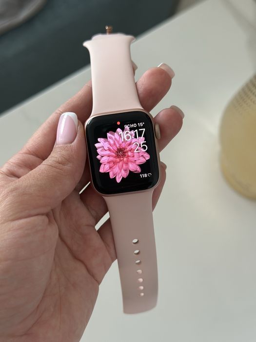 Смарт-годинник Apple Watch Series 4, 40mm
