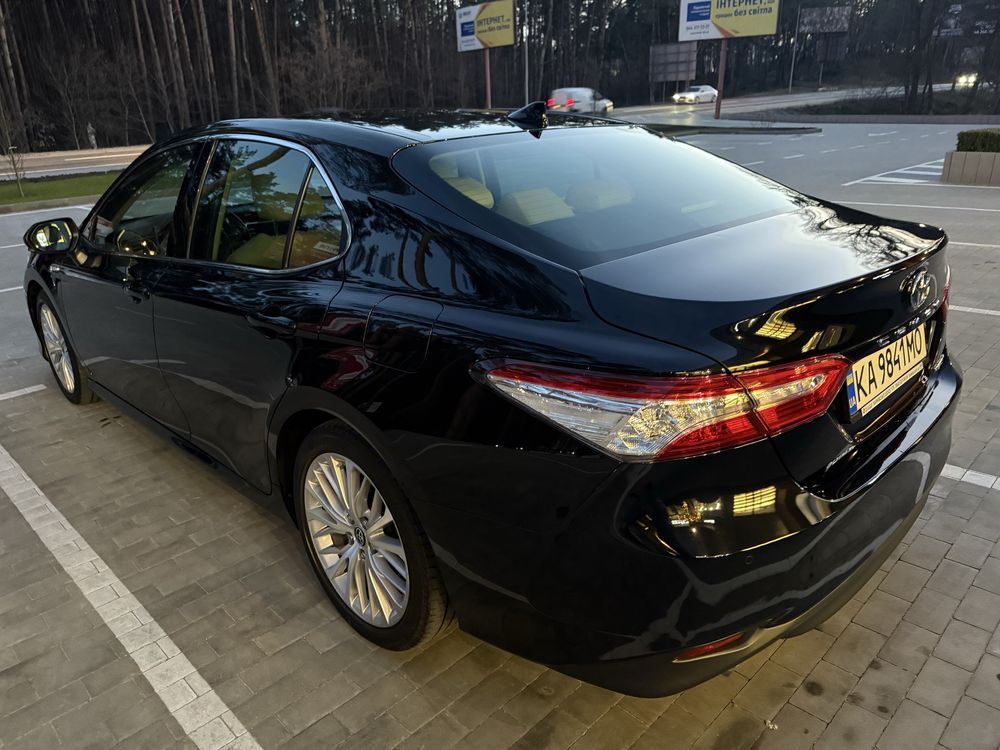 Продам Toyota Camry 2020  Hybrid