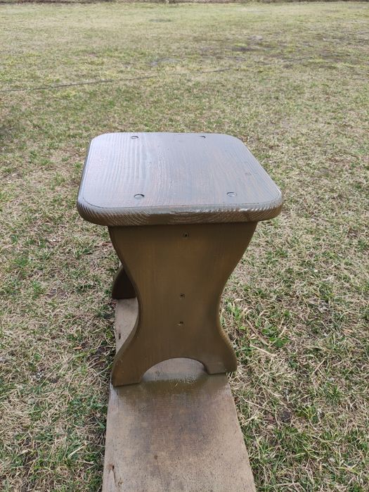 Стільчики.Табурет.скамейка з дерева