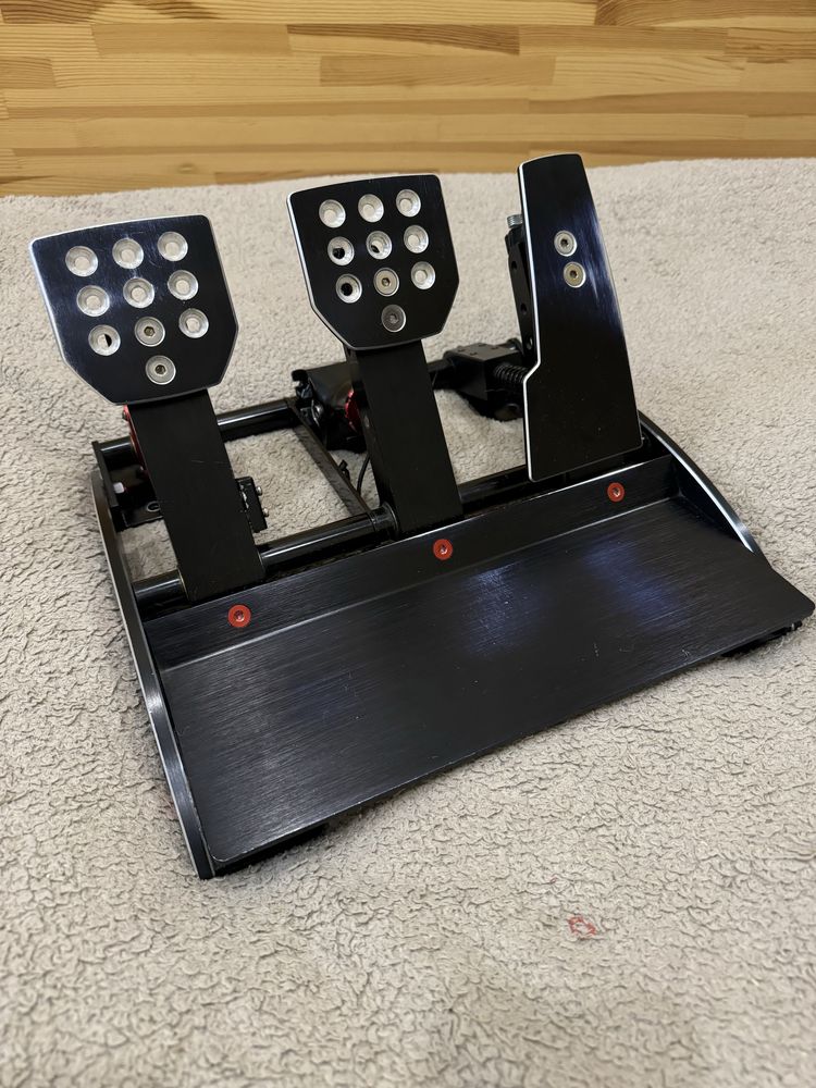 Хороший стан. Ігрові педалі Fanatec Clubsport Pedals V3