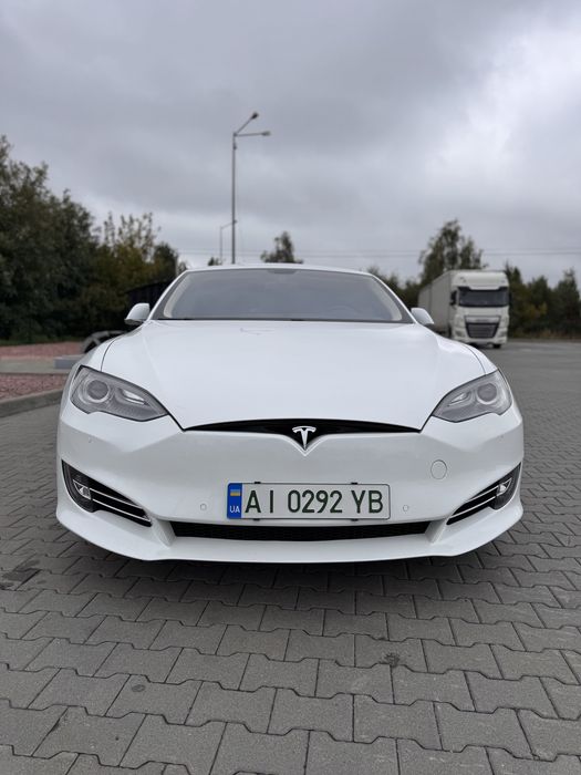 Продам Tesla S 85