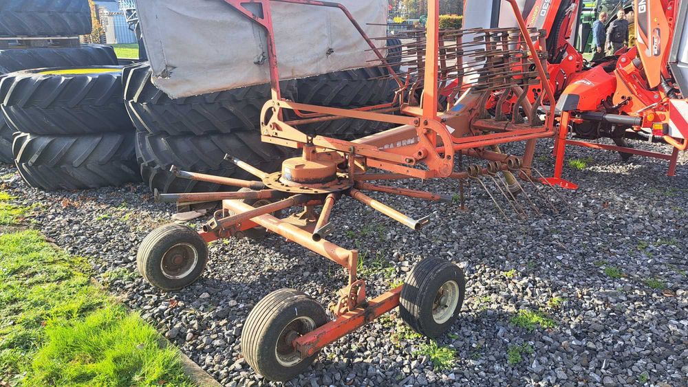 przetrząsarka zgrabiarka do siana krone fella stoll kuhn claas