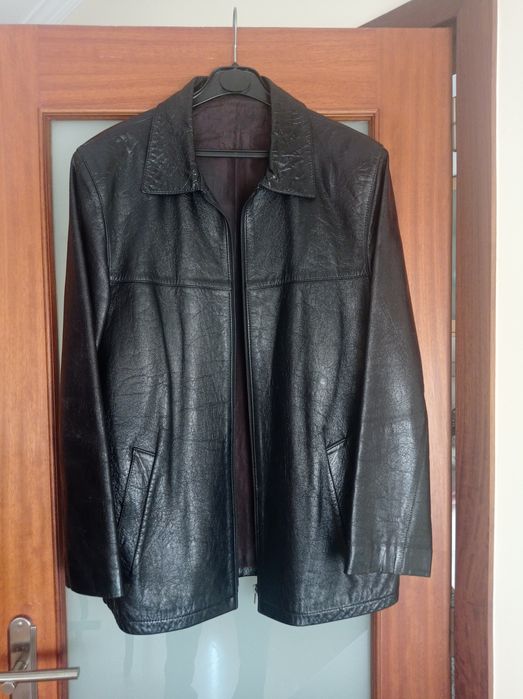 Casaco de homem com fecho em pele