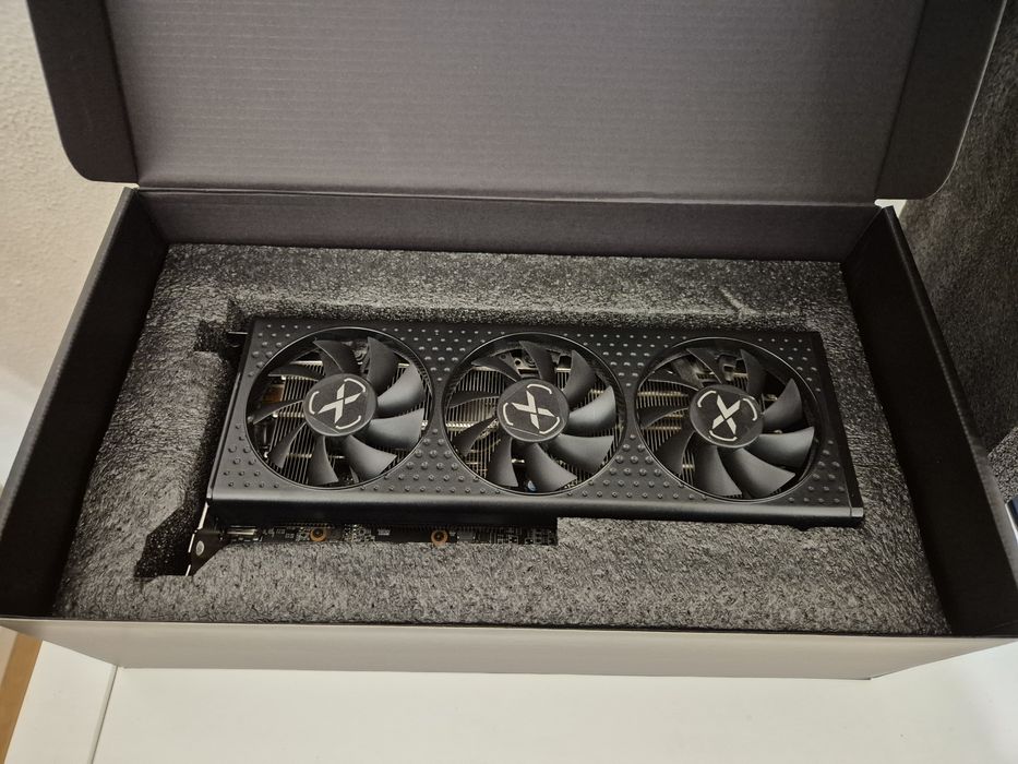 Placa Gráfica AMD Radeon RX 6600XT 8GB