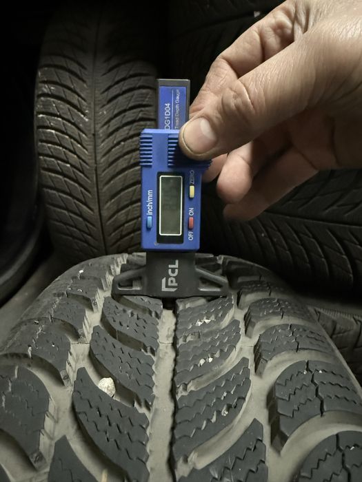 Komplet opon zimowych Dębica Frigo 2 195/65 R15 - 8mm jak NOWE