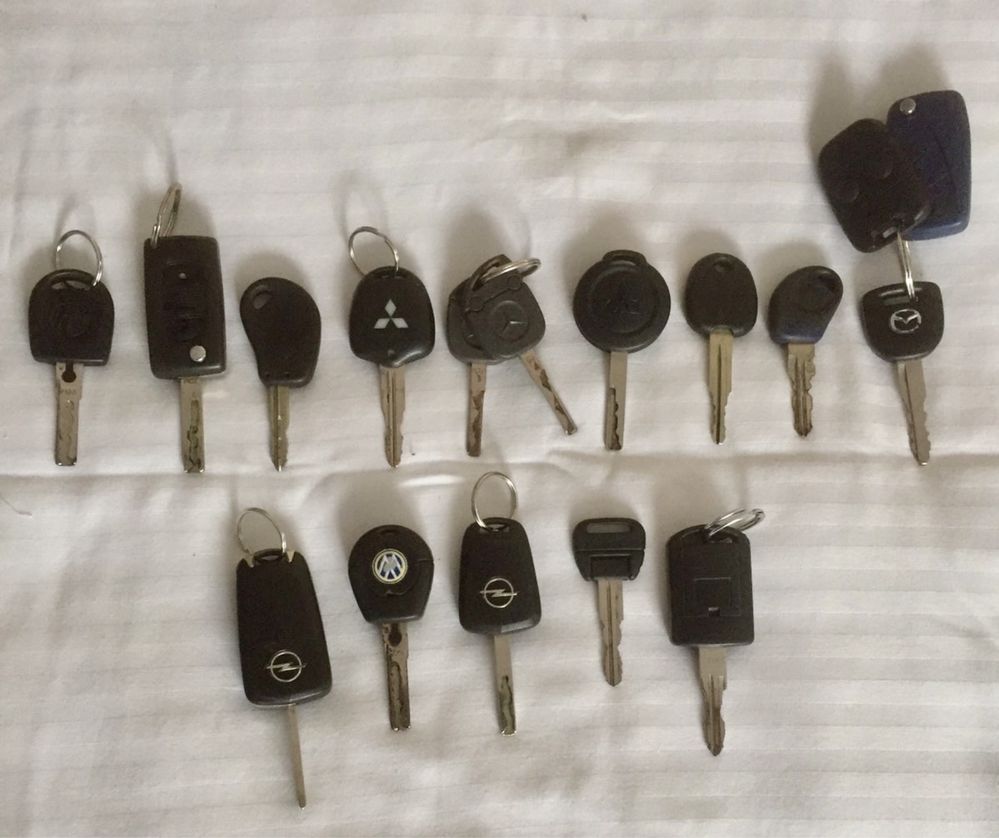 Автоключи, ключи,Продам оригінальні ключі до автомобіля ключ з чіпами