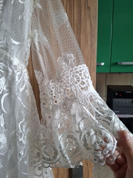 Włoska sukienka koronkowa