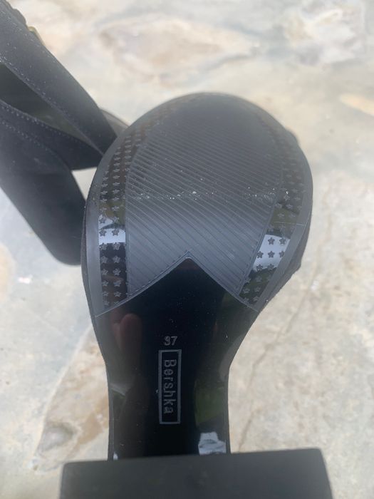 Босоніжки на каблуку Bershka