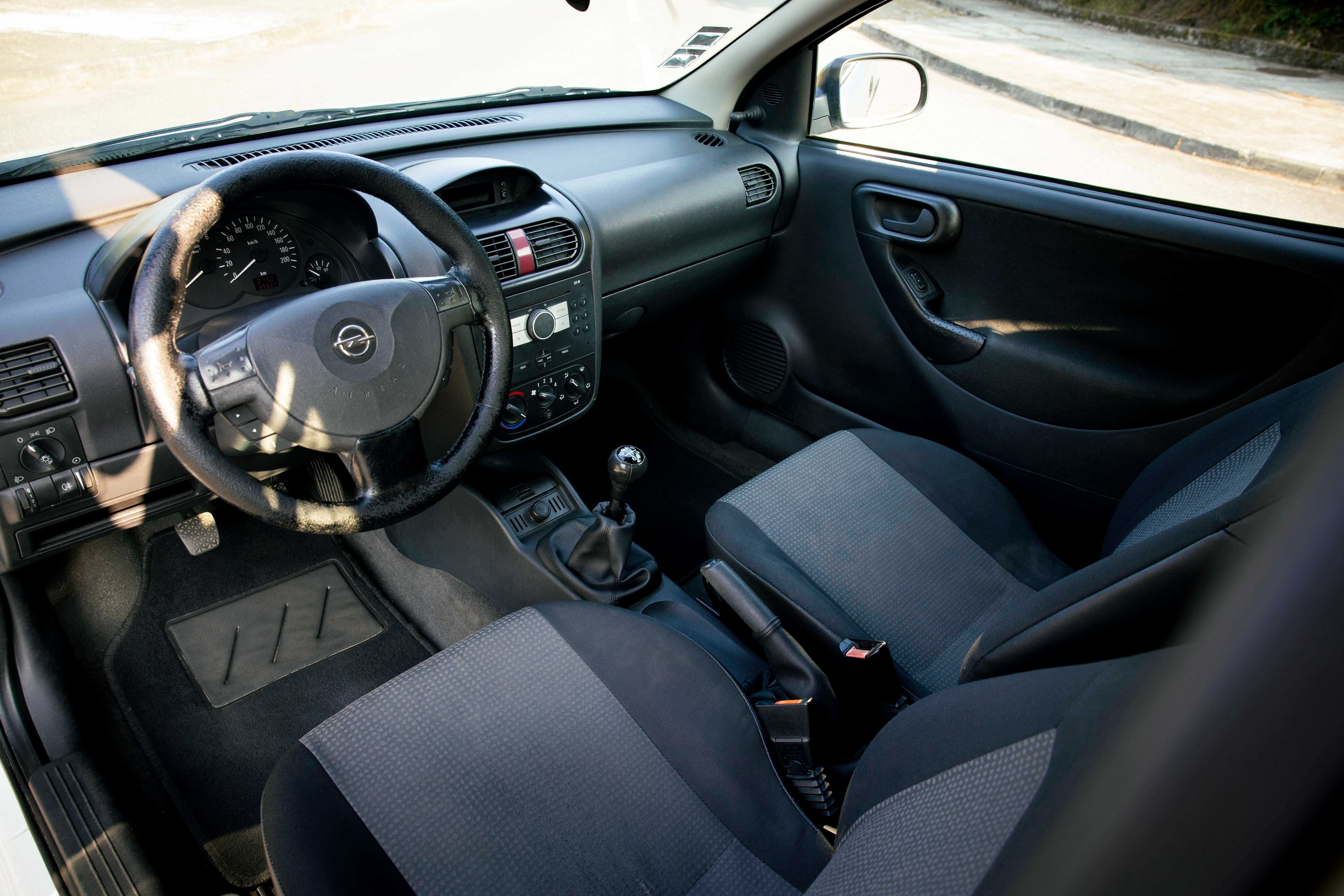 Opel Corsa 1.3 CDTI – 2005 | Económico e Fiável