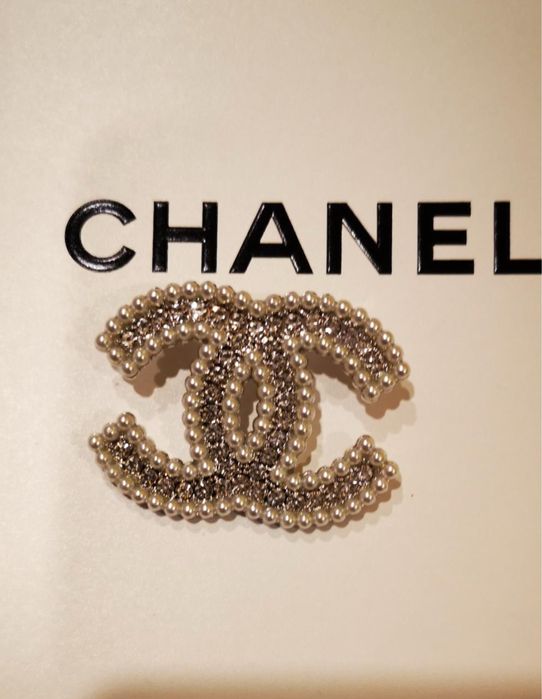 Piękna złota broszka