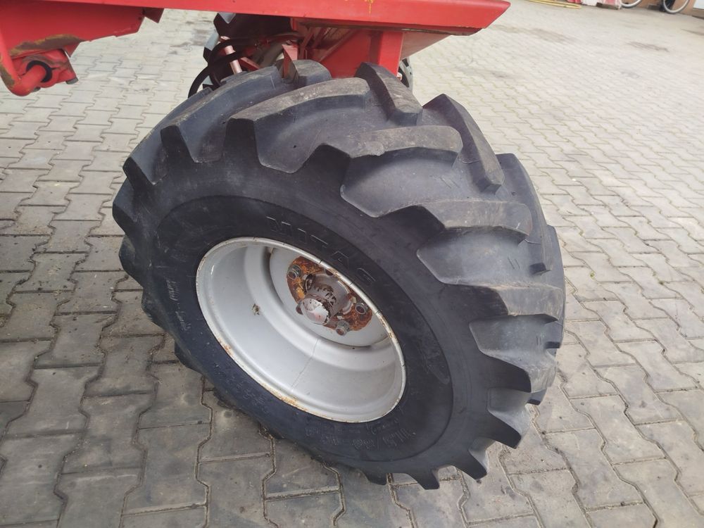Комбайн зернозбиральний Massey Ferguson 20. Майсей Фергусон 20