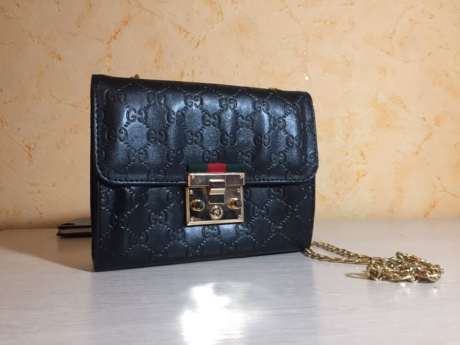 Сумка черная с цепочкой