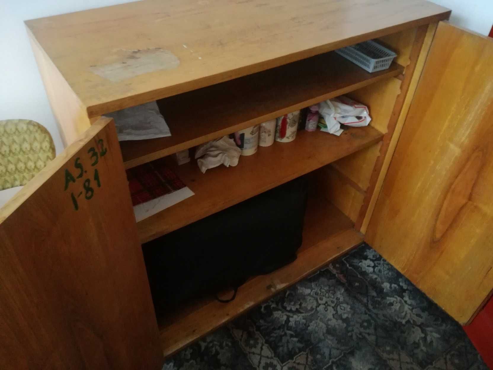 stare komody 5 półek lakierowane prawdziwe drewno 2 sztuki