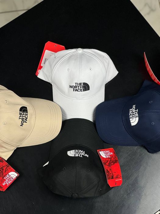Кепки від бренду The North Face