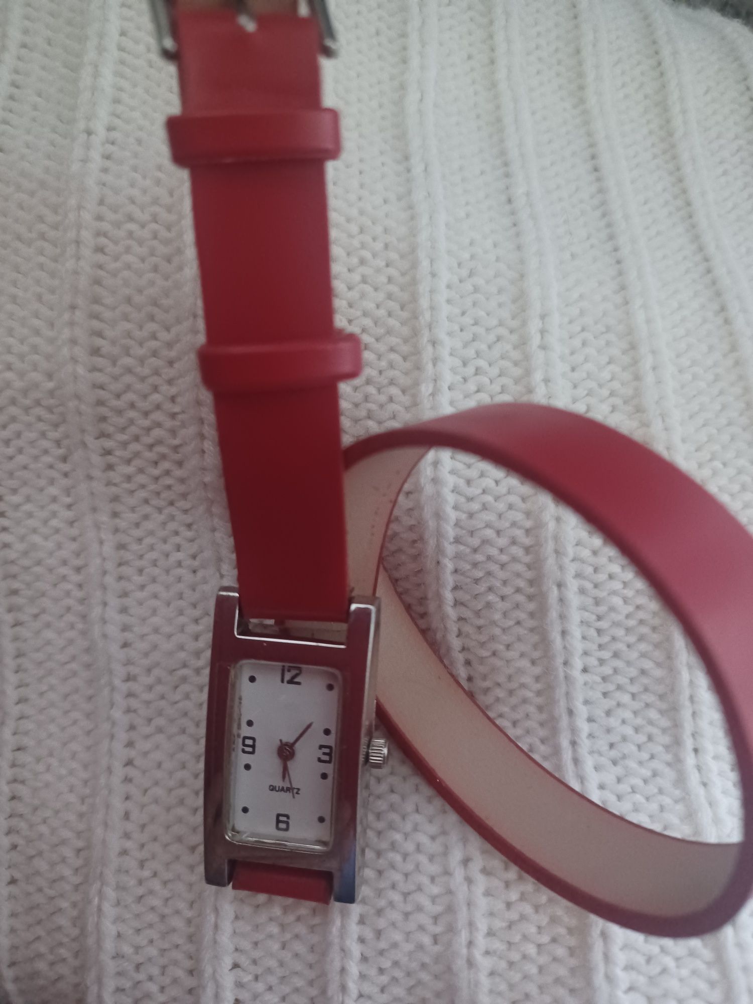 Zegarek damski czerwony srebrny qwartz