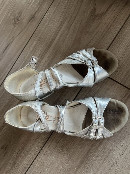 Туфлі для бальних танців