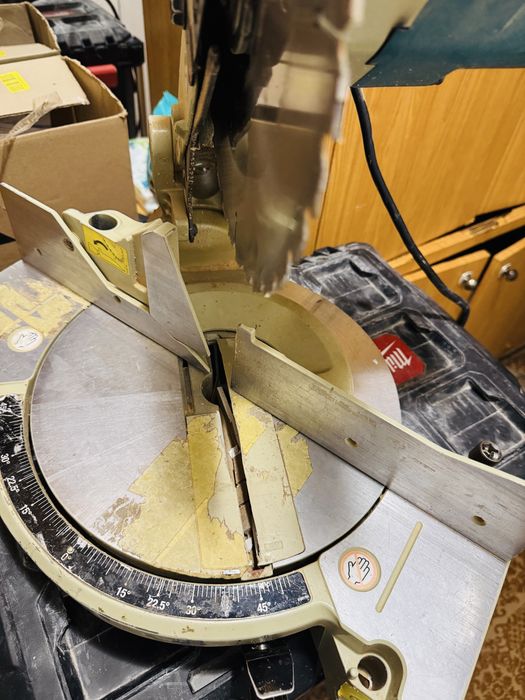 Торцювальна пила Makita LS1040