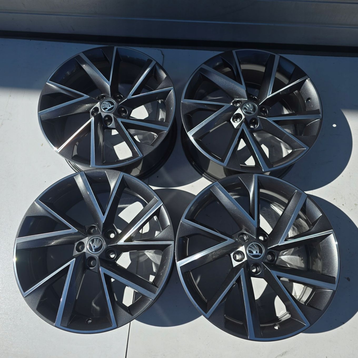 SKODA SUPERB RS III II OCTAVIA II III IV YETI KAROQ 5x112 19 ET44 4X