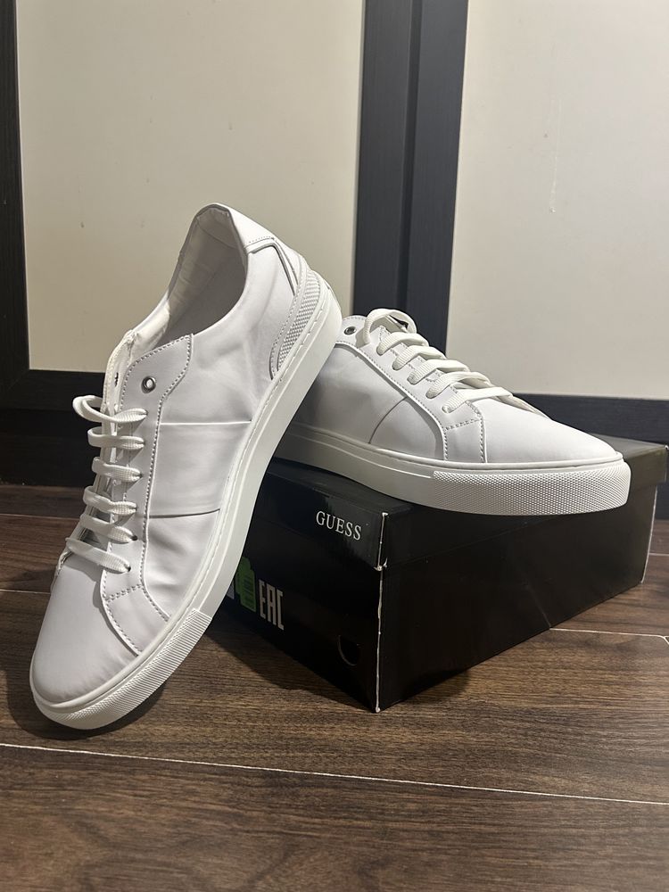 Чоловічі кросівки Guess