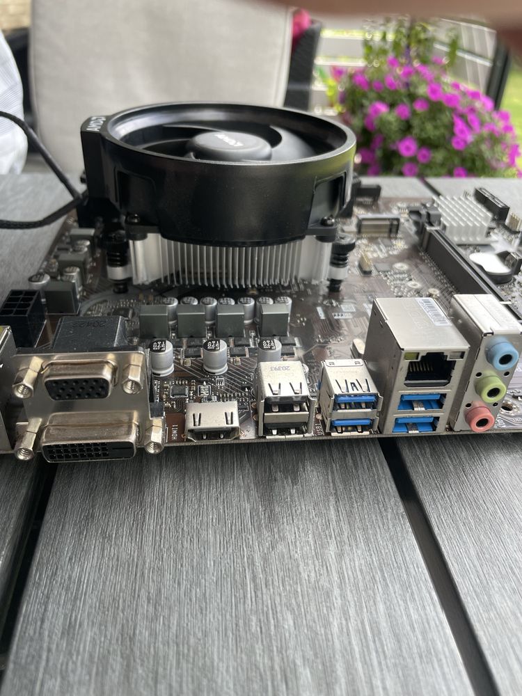 MSI B450M PRO-M2 MAX + Ryzen 3 1200 AF + RAM 4GB DDR4