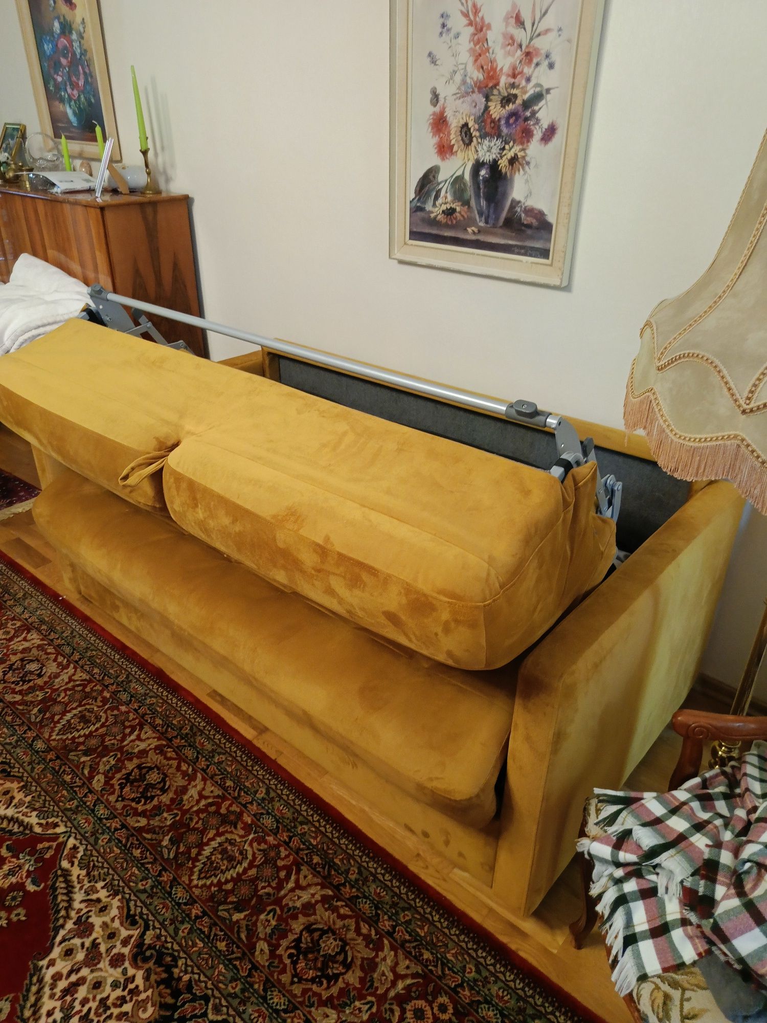 Włoska sofa z funkcją spania.
