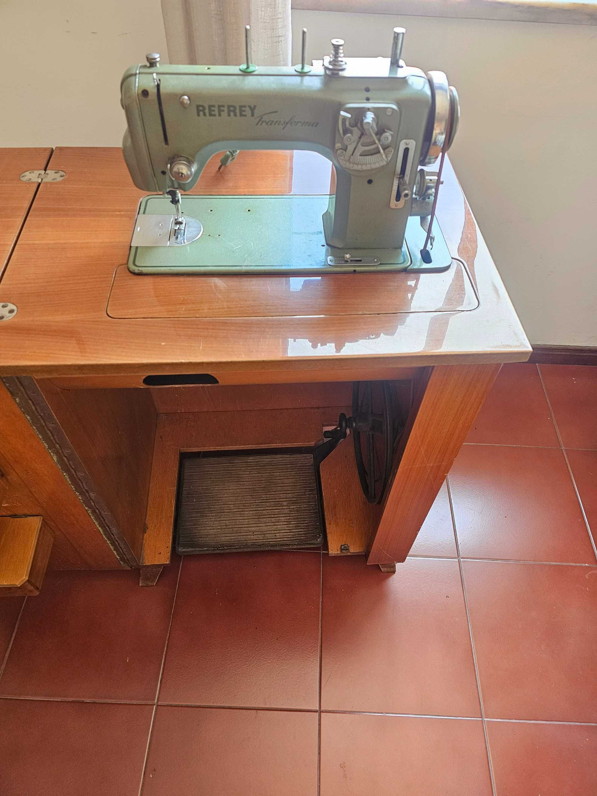 Máquina de costura Refrey