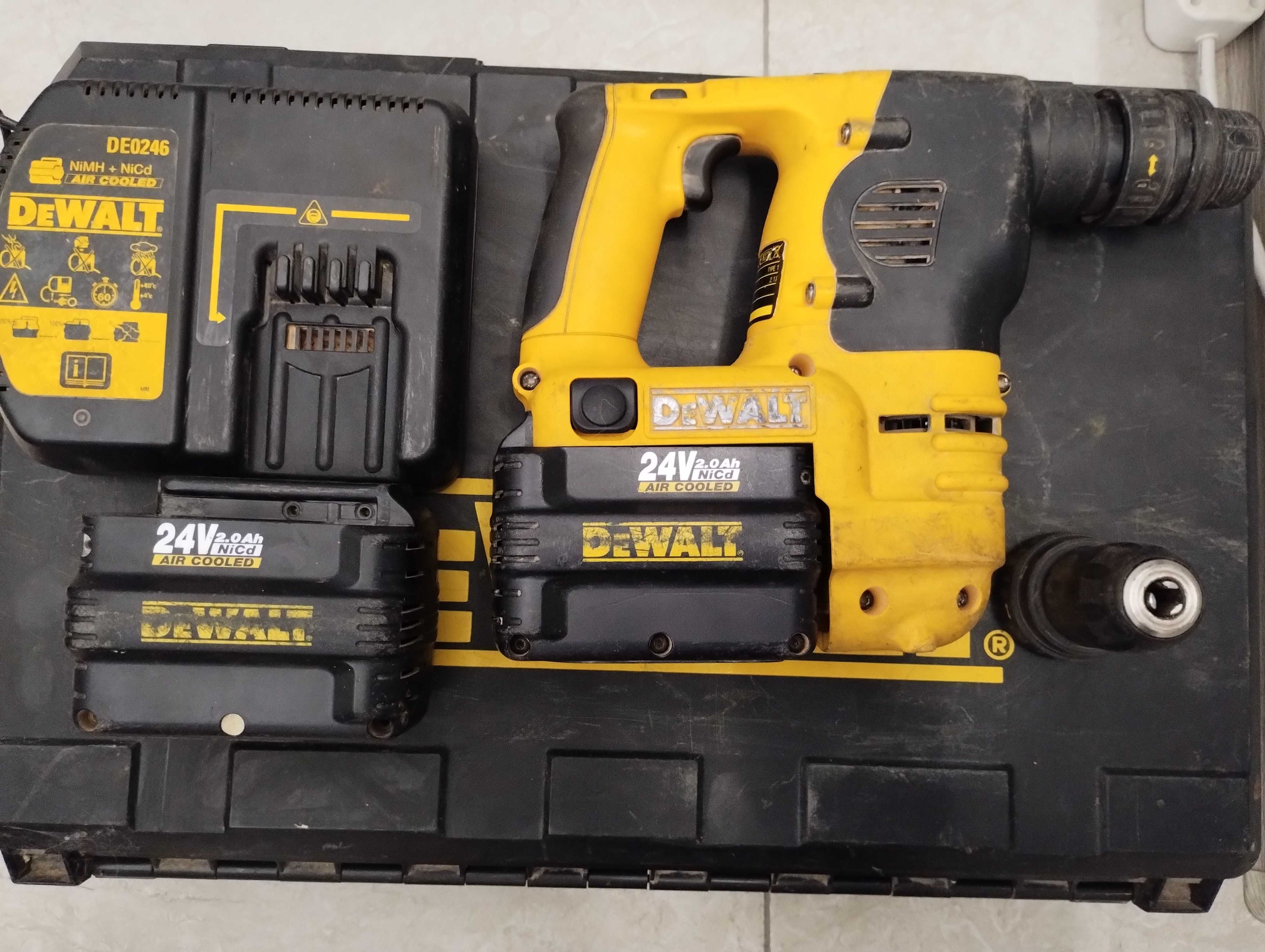 Аккумуляторная ударная дрель, перфоратор DeWalt DC24KA