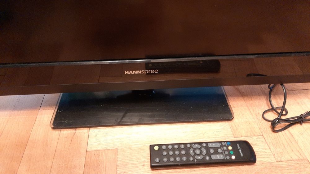 Telewizor LCD  32cale ,,HANNSPREE" sprawny, pilot