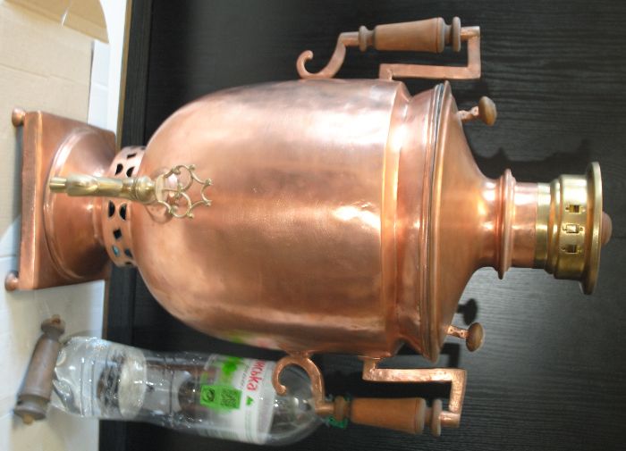 Самовар медный из самых первых колекционный большой красавец.