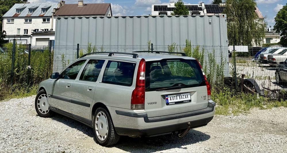 Volvo V70 2.4D * Automat * 2004 * Klima * Hak * Skóry * Zadbane