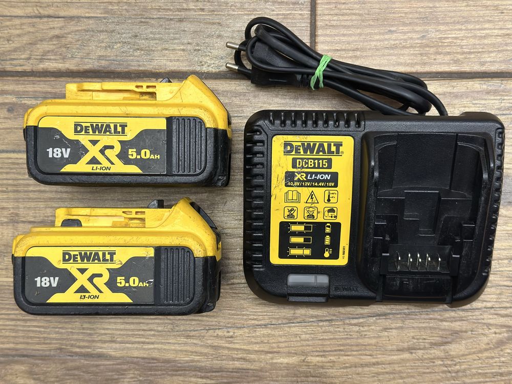 Zestaw | akumulatory DeWalt 18V 2x 5AH / ładowarka DCB115