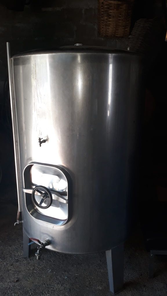 Duas cubas de inox em bom estado