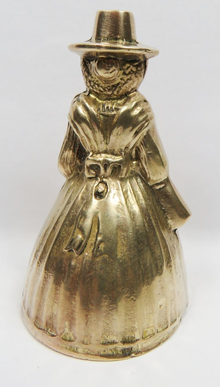 Mosiężna figurka Walijka w tradycyjnej sukni Vintage lata 20 XX wieku