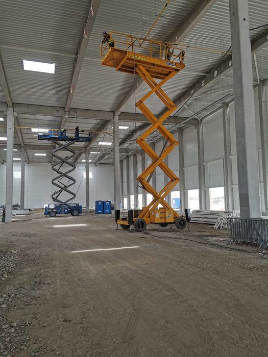 Wynajem podesty ruchome, zwyżki, podnośniki, ładowarki teleskopowe