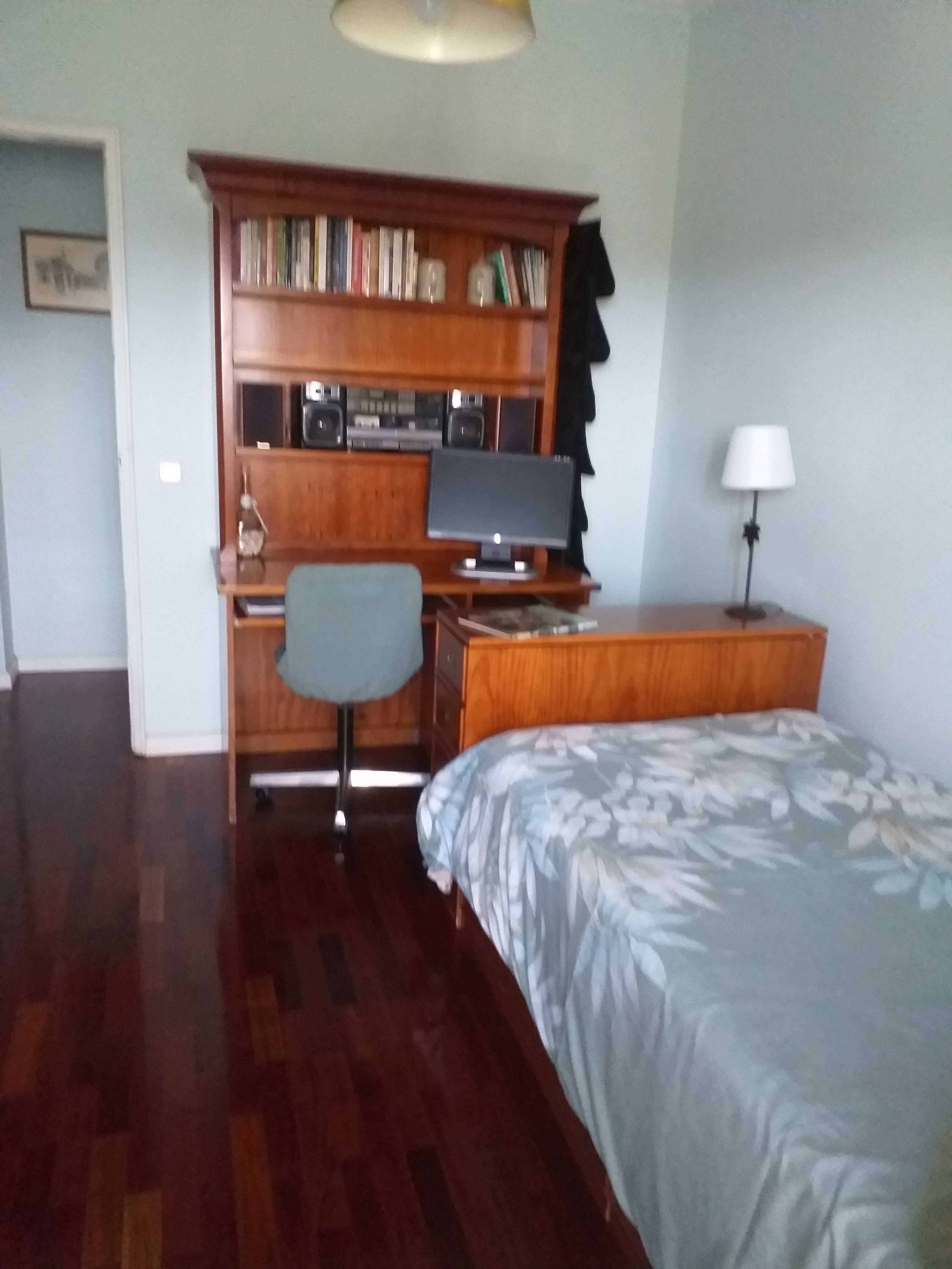 Quarto airoso c/ varanda